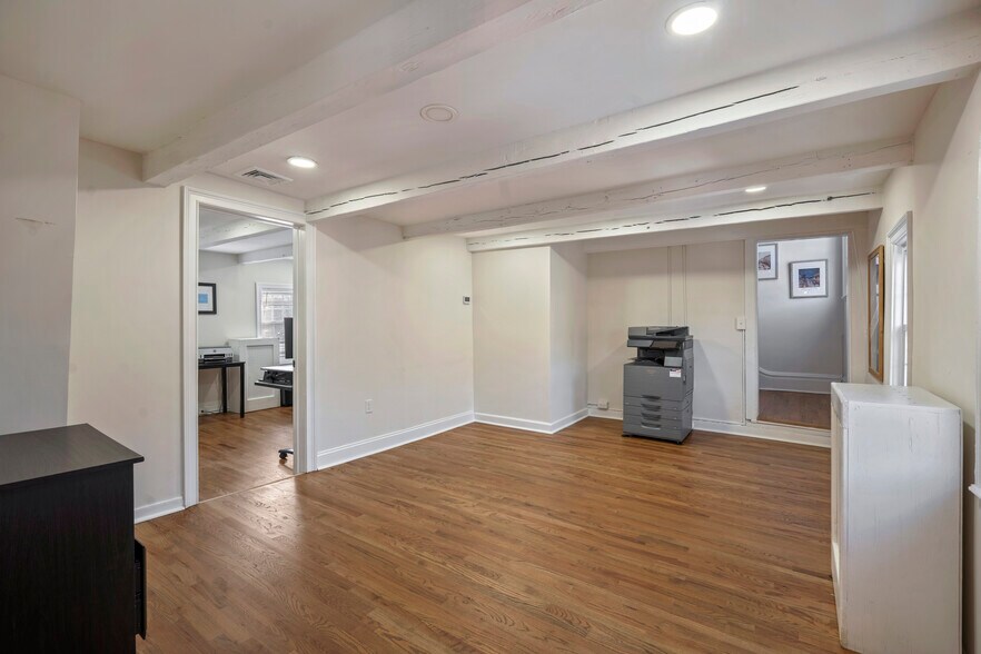 More Photos Of 113 tindall Rd, Middletown Office For Sale