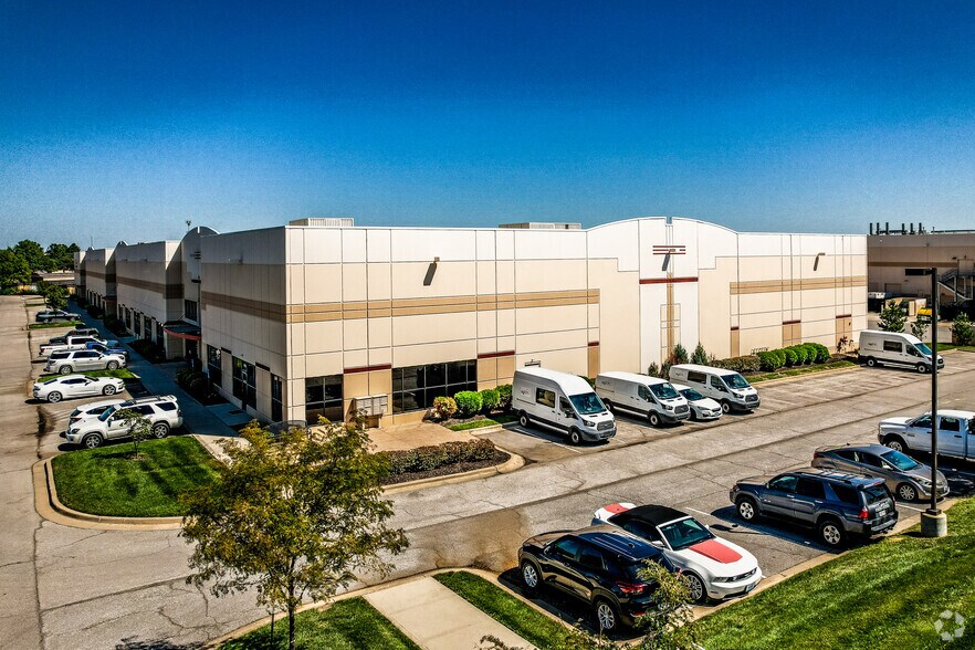 More Photos Of 10932-10950 Strang Line Rd, Lenexa Flex For Sale