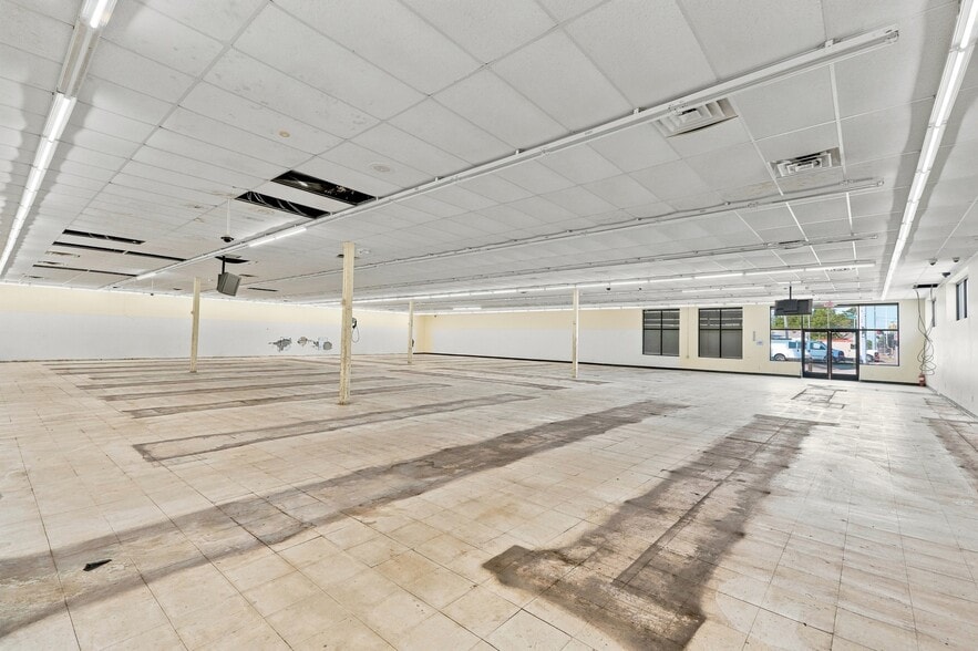 More Photos Of 7870 Southfield Rd, Detroit Freestanding For Sale