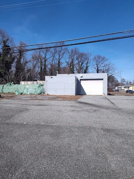 Primary Photo Of 7300 Martin Luther King Jr Hwy, Hyattsville Auto Repair For Sale