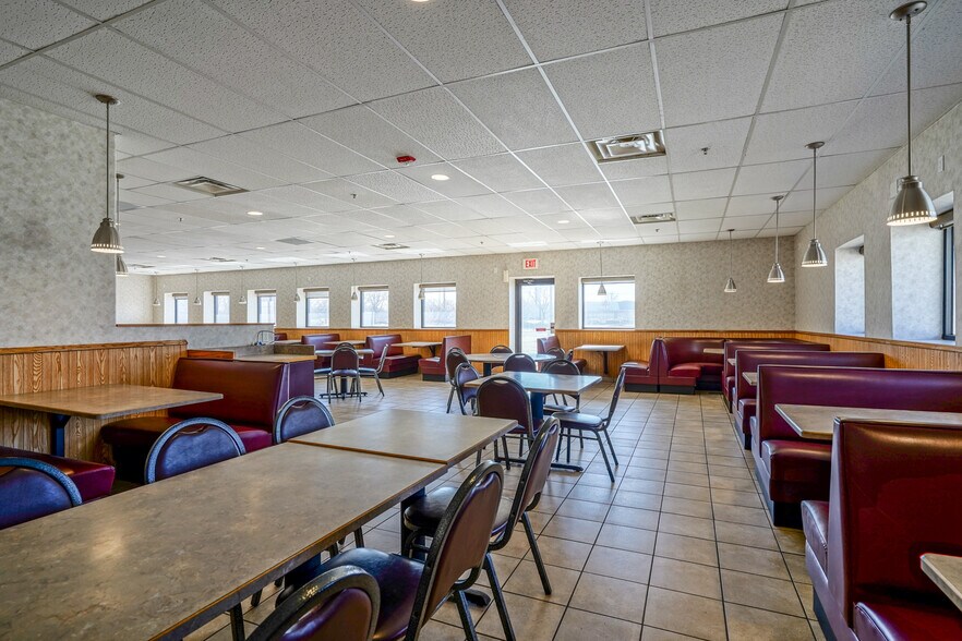 More Photos Of 3450 Gateway Dr, Grand Forks Restaurant For Lease