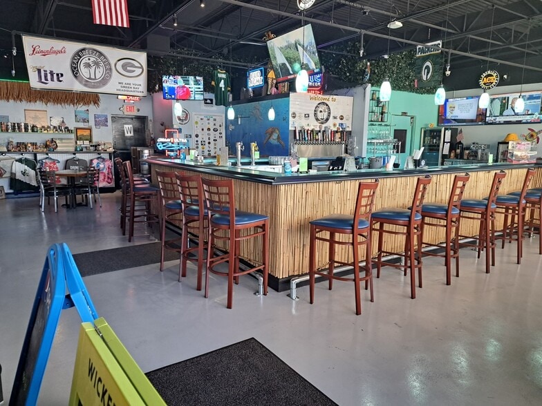 More Photos Of 1764-1868 NE Jensen Beach Blvd, Jensen Beach Bar For Lease