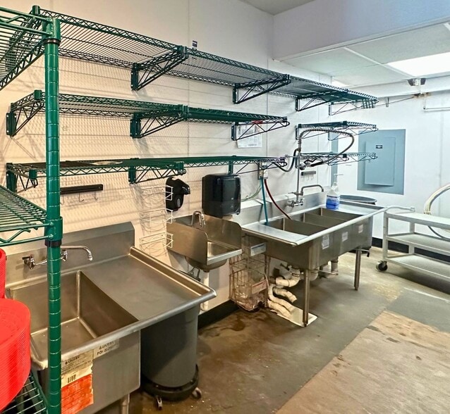 More Photos Of 505 University Dr, College Station General Retail For Lease