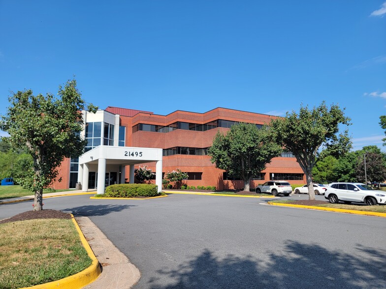 More Photos Of 21495 Ridgetop Cir, Sterling Medical For Lease