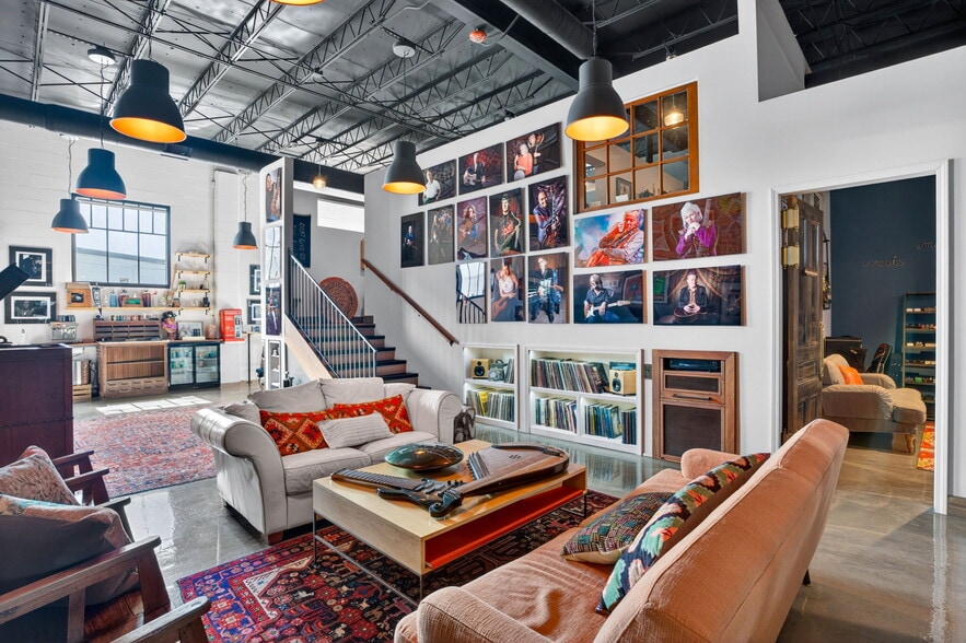 More Photos Of 2500 Emerson Ave S, Saint Petersburg Manufacturing For Sale