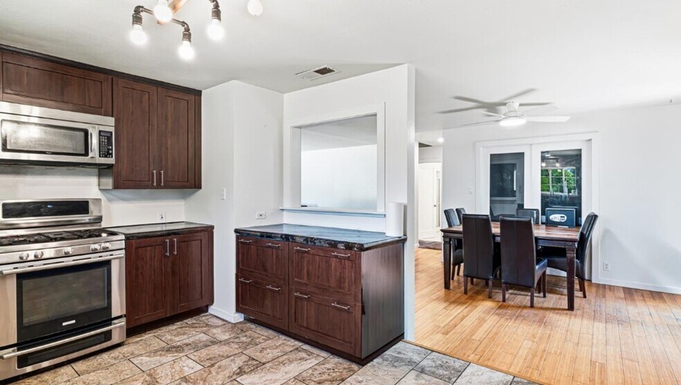 More Photos Of 1794 Hwy 116 S 1794 Hwy 116 S, Sebastopol Flex For Sale
