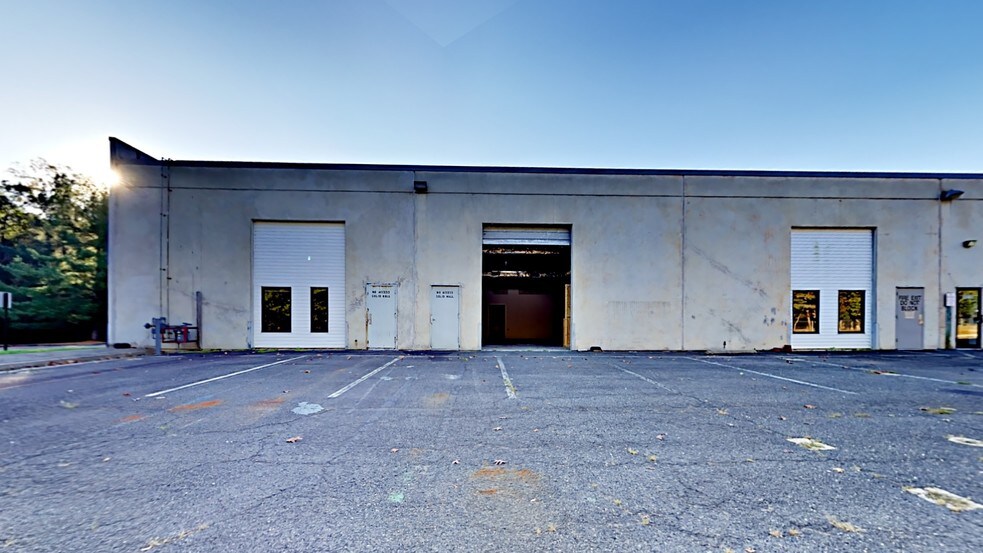 More Photos Of 10200-10262 Battleview Pky, Manassas Flex For Lease