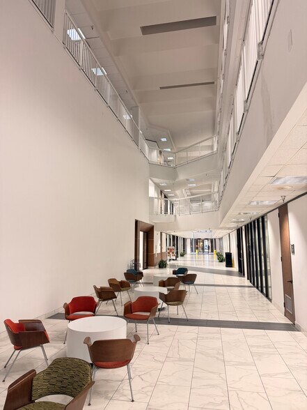 More Photos Of 8313 Southwest Fwy, Houston Unknown For Lease