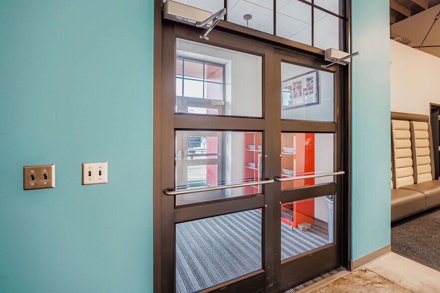 More Photos Of 571 Snelling Ave N, Saint Paul Office For Sale