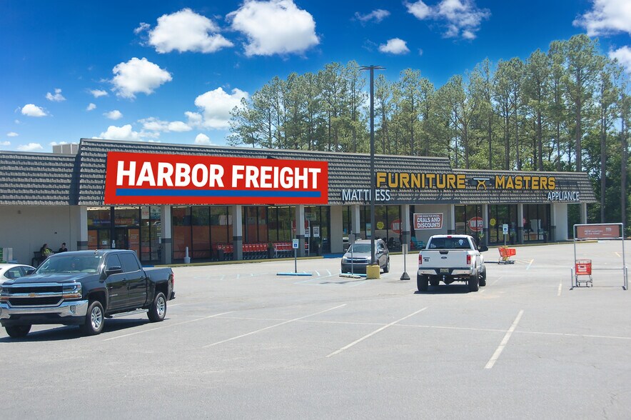 More Photos Of 1301-1395 W Fort William St, Sylacauga Supermarket For Sale