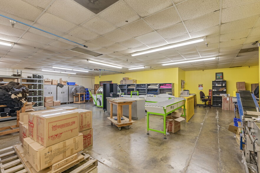 More Photos Of 6580 E Skelly Dr, Tulsa Manufacturing For Sale
