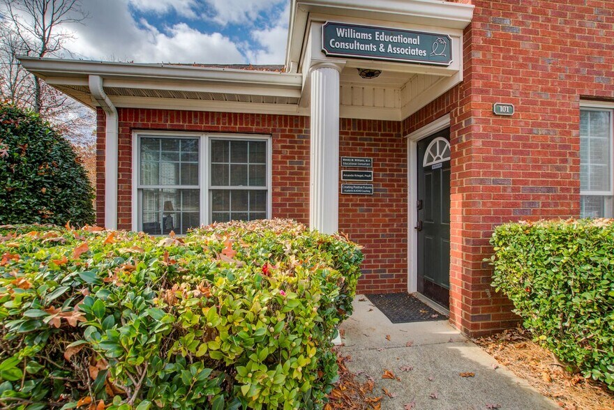 More Photos Of 101-106 Bombay Ln, Roswell Medical For Lease