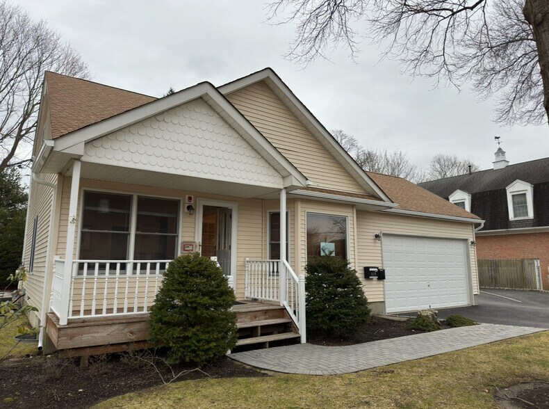 Primary Photo Of 319 1st Ave, Saint James Office For Sale