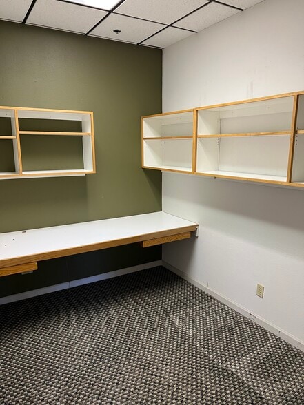 More Photos Of 34237 Highway 6, Edwards Bank For Lease