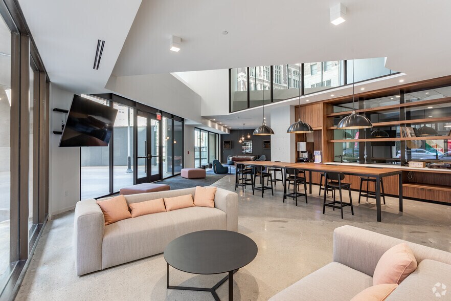 More Photos Of 1100 Main St, Kansas City Office For Lease