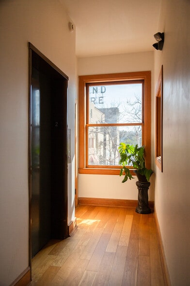 More Photos Of 5601 N Figueroa St, Los Angeles Loft Creative Space For Lease