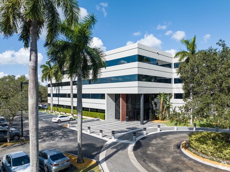 More Photos Of 8100 Oak Ln, Miami Lakes Unknown For Lease