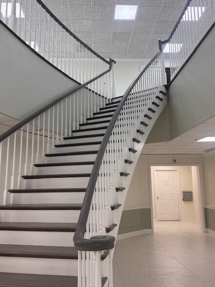 More Photos Of 1 Rossmoor Dr, Monroe Township Medical For Lease