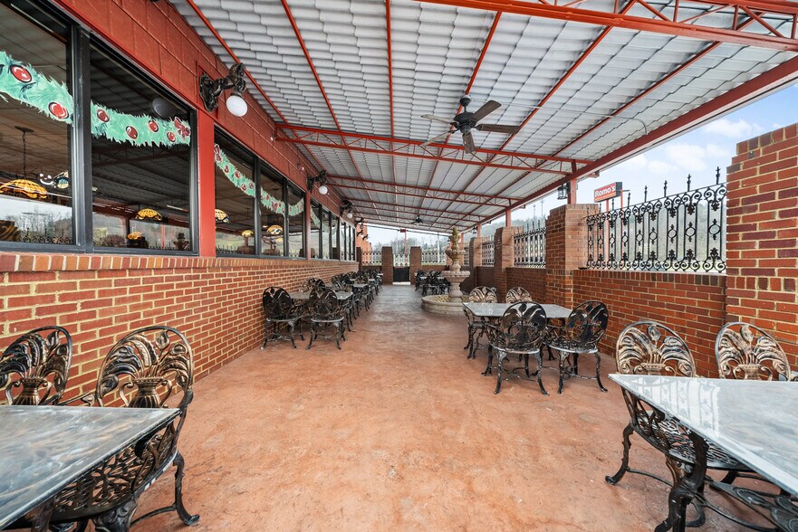 More Photos Of 1420 Interstate Dr, Cookeville Restaurant For Sale