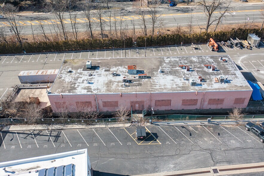 More Photos Of 12 E Dexter Plz, Pearl River Warehouse For Lease