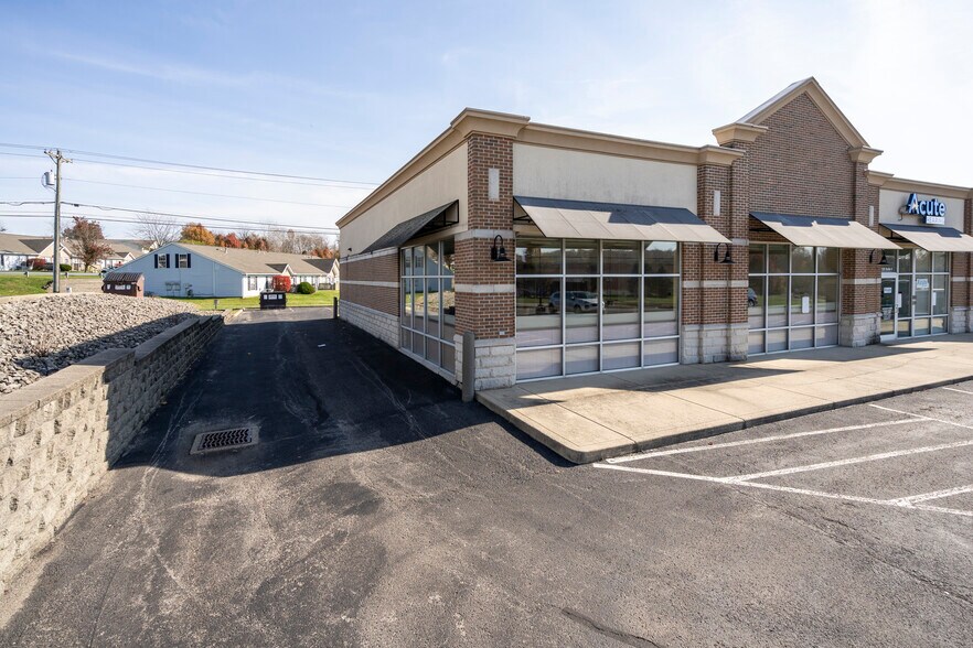 More Photos Of 120 Roberts Ln, Hillsboro Freestanding For Lease