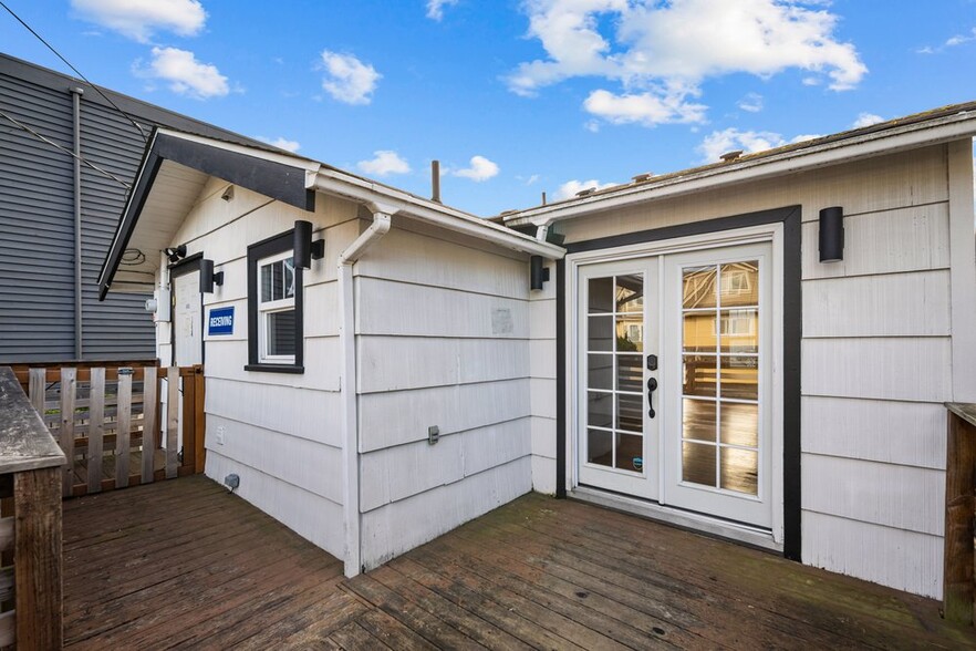 More Photos Of 605 Main St, Edmonds General Retail For Sale