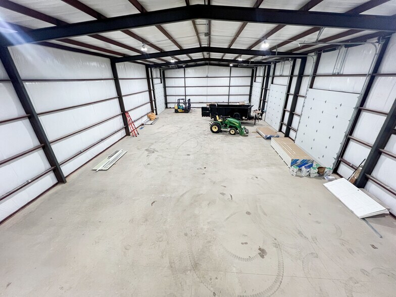 More Photos Of 4713 County Road 128, Midland Warehouse For Lease