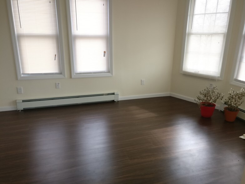 More Photos Of 65 Station Rd, Cranbury Medical For Sale