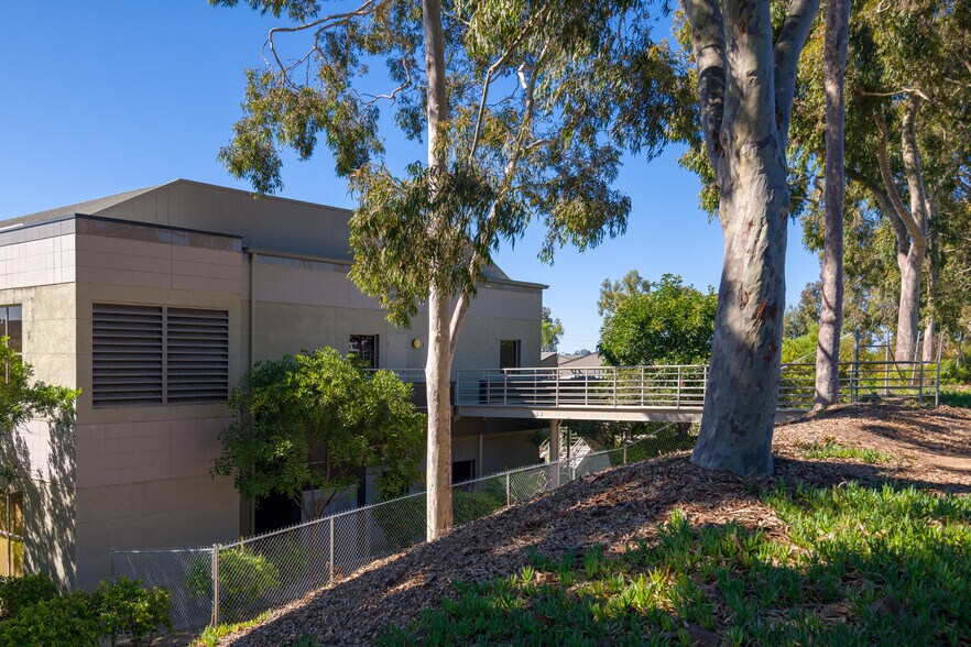 More Photos Of 3998 Vista Way, Oceanside Medical For Lease