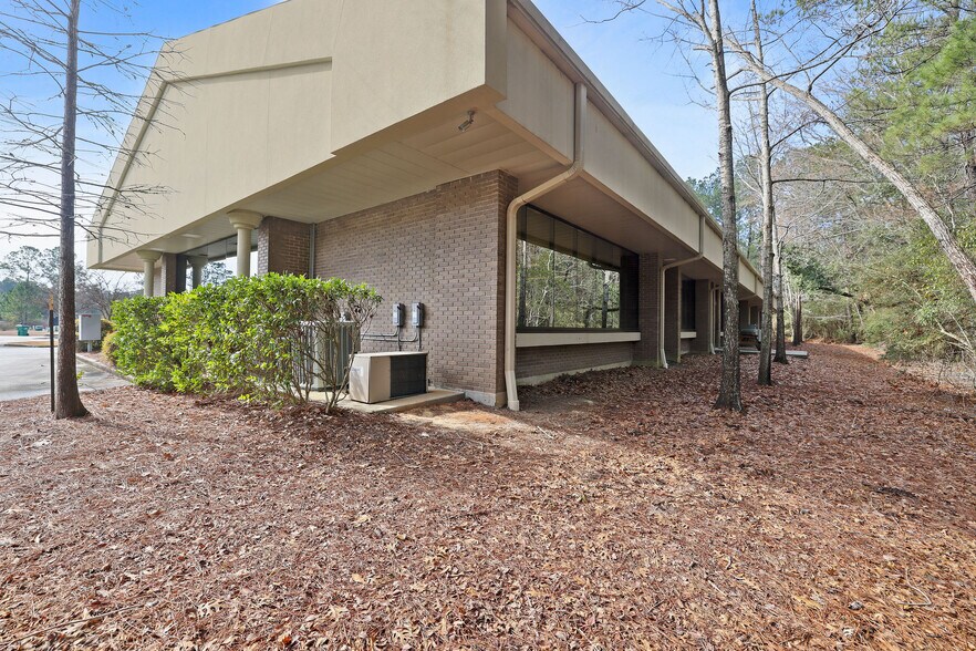 More Photos Of 68031 Capital Trace Row, Mandeville Office For Lease