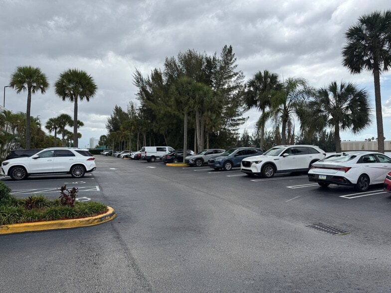 More Photos Of 4005 NW 114th Ave, Doral Business Park For Lease