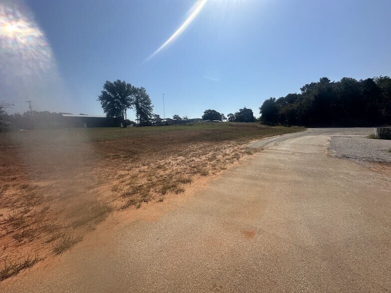 More Photos Of 9874 County Road 2228 rd, Whitehouse Showroom For Sale