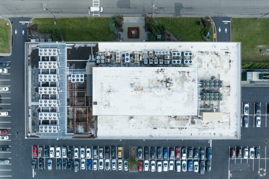 More Photos Of 1050 Wall St W, Lyndhurst Office For Lease