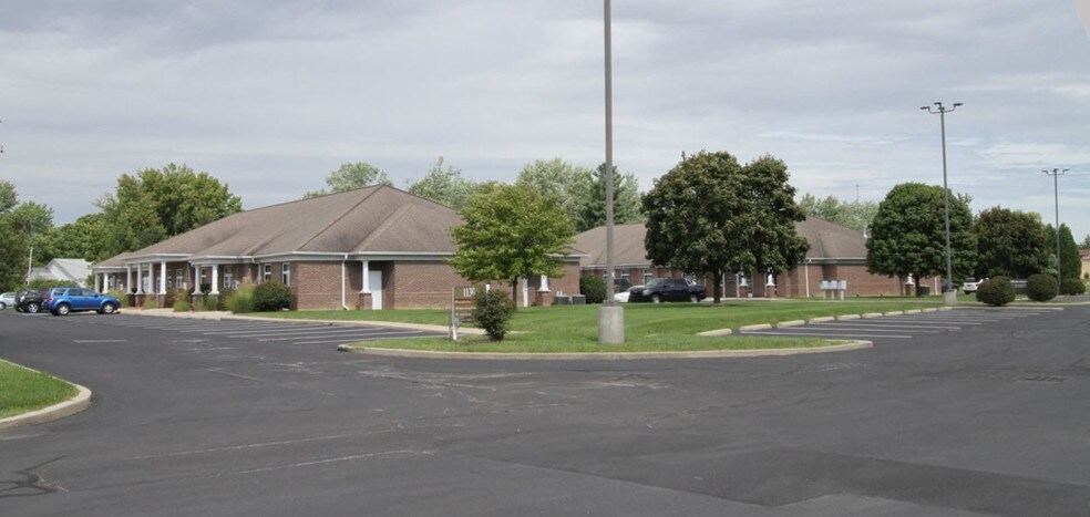 More Photos Of 1140 W Jefferson St, Franklin Medical For Lease