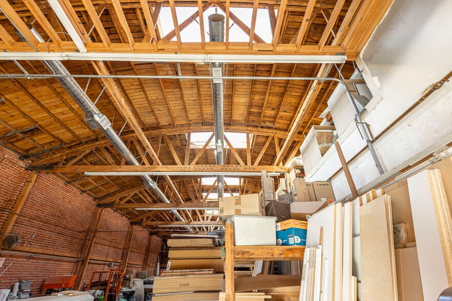 More Photos Of 4621 W Washington Blvd, Los Angeles Warehouse For Lease