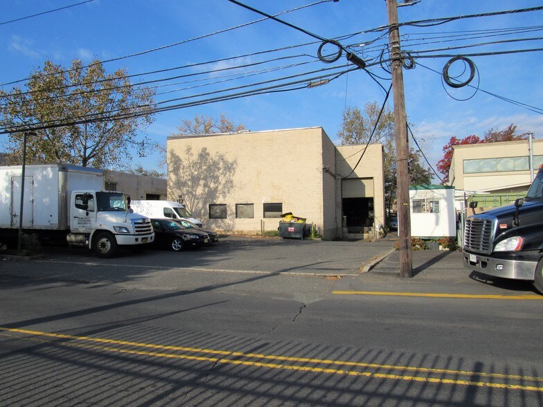 Primary Photo Of 117 Industrial Ave, Hasbrouck Heights Warehouse For Lease