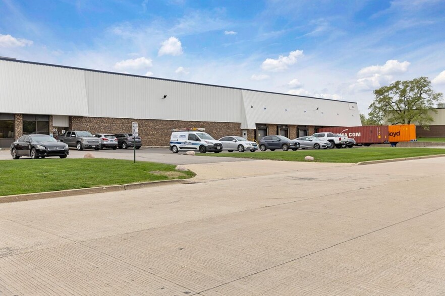 Primary Photo Of 794-854 Golf Ln, Bensenville Warehouse For Lease