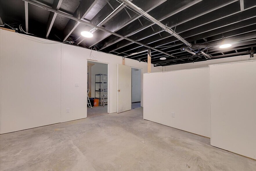 More Photos Of 900-906 2nd St, Sacramento Storefront For Lease