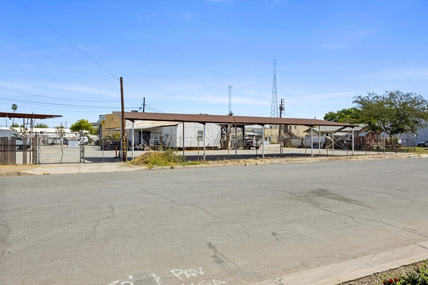 More Photos Of 205 E 18th St, Bakersfield Manufacturing For Sale