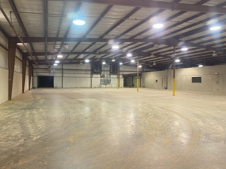 More Photos Of 422 Bay St, Heidelberg Manufacturing For Lease