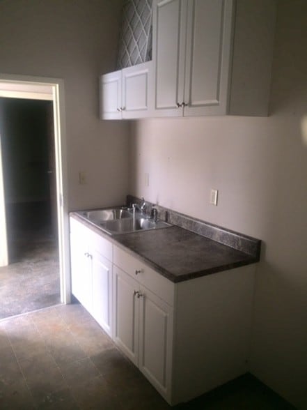 More Photos Of 4015 Veterans Ct, Columbus General Retail For Lease