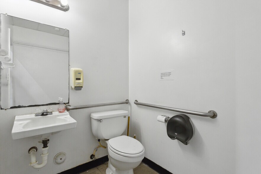 More Photos Of 1601 E Sample Rd, Pompano Beach Freestanding For Sale