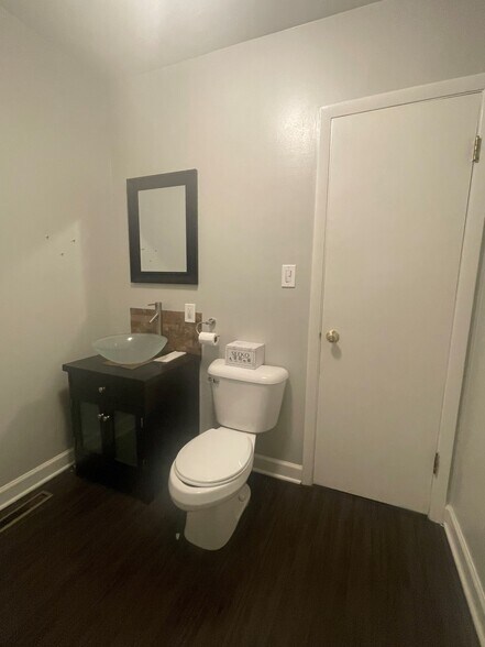 More Photos Of 580 Roger Williams Ave, Highland Park Medical For Sale