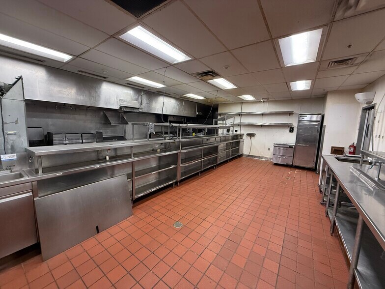 More Photos Of 6676 S Parker Rd, Aurora Restaurant For Sale