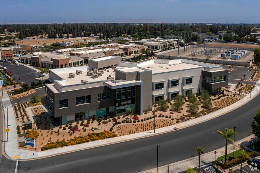 More Photos Of 7700 N Palm Ave, Fresno Office For Lease