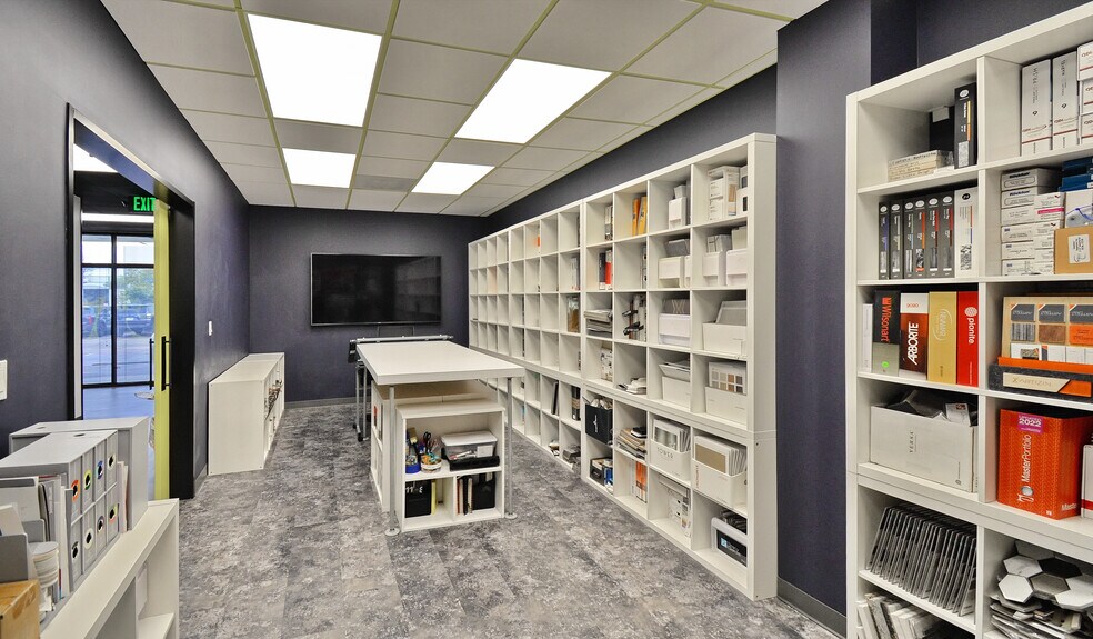 More Photos Of 1718 N Fry Rd, Houston Showroom For Lease