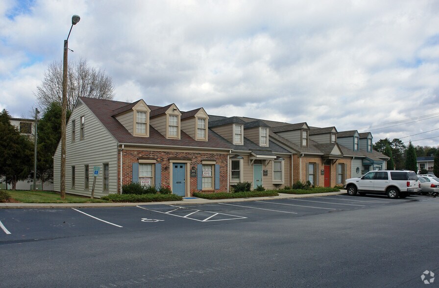 More Photos Of 1919 Boulevard St, Greensboro Office For Lease