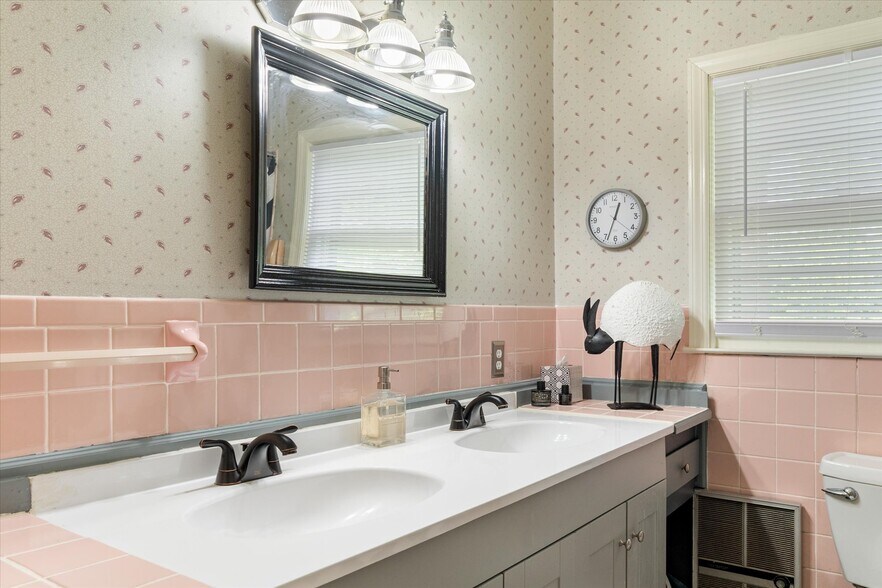 More Photos Of 252 David Bruce Ave, Charlotte Court House Hospitality For Sale