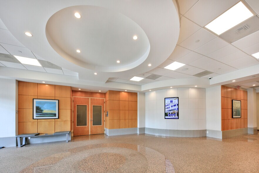 More Photos Of 7108-7121 Fairway Dr, Palm Beach Gardens Unknown For Lease