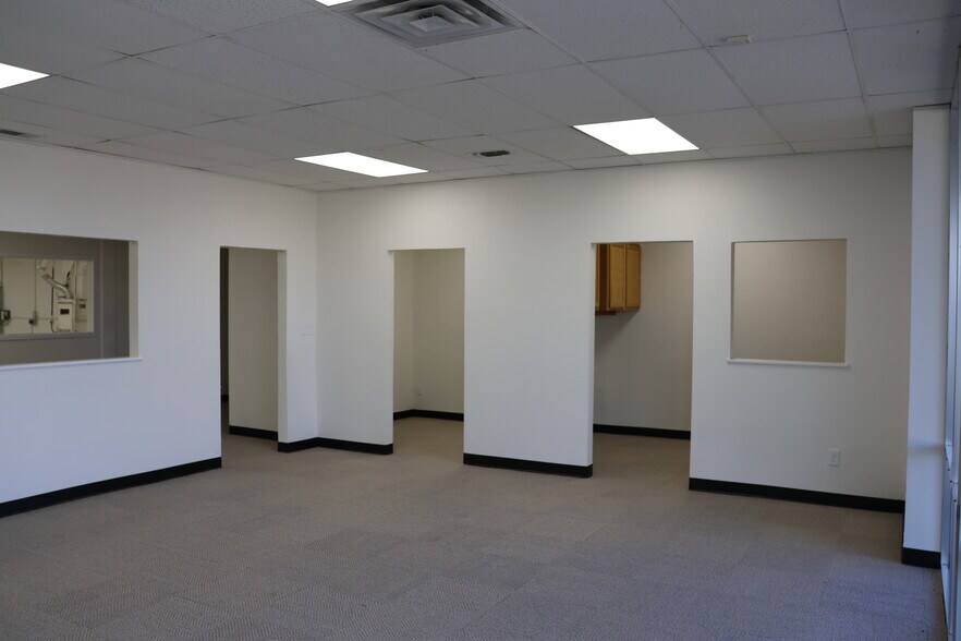 More Photos Of 1140-1144 W Main St, Arlington Research And Development For Sale